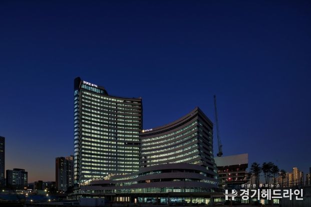 광교 신청사 야간 전경