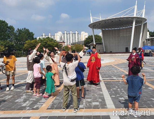 지난 17일 만석공원에서 진행한 찾아가는 수원화성문화제