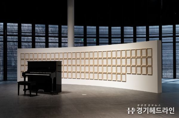 안규철,〈야상곡 No. 20 / 대위법〉, 2013.2020, 퍼포먼스/설치