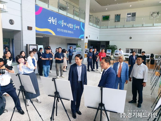 중국 지난시(산동성)가 수원특례시 장안구청 1층 로비에서 ‘중국 지난시 사진전’을 오늘(12일)부터 14일까지 열고 본격적인 수원시와의 문화교류 증진에 한발 다가섰다.(사진 신화통신)