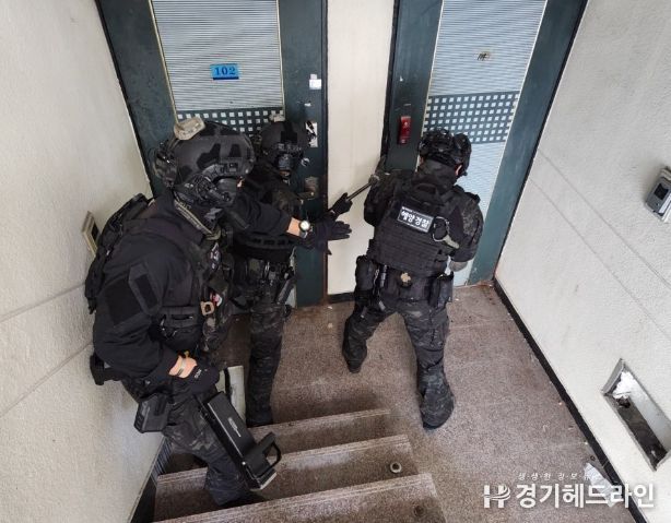 출입문 폐쇄 도주 불법 외국선박 통로 개척 훈련 실시