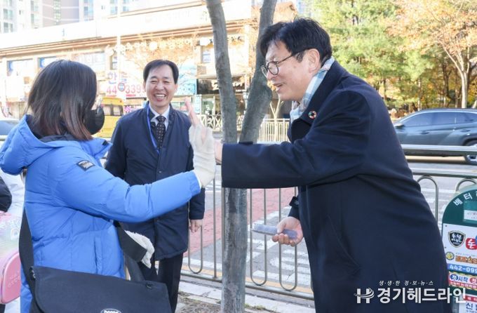 인천동부교육지원청, 인천논현초교 어린이 등굣길 안전 캠페인