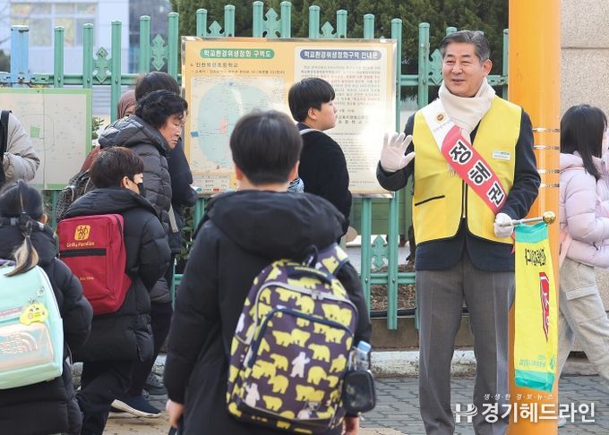 인천시의회 정해권 의장, 통학로 안전 점검 및 교통안전 캠페인에 앞장