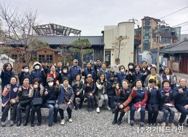 수원특례시 팔달구 행궁동 통장협의회, '새빛하우스 홍보관' 견학 실시