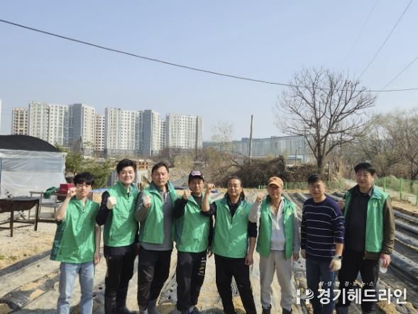 수원특례시 권선구 곡선동 새마을지도자협의회, '사랑의 감자심기' 실시