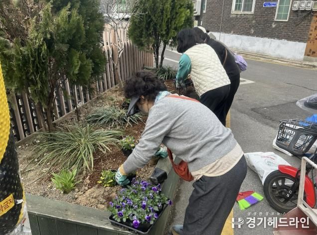 수원특례시 장안구 정자2동, 봄맞이 손바닥정원 정비 실시