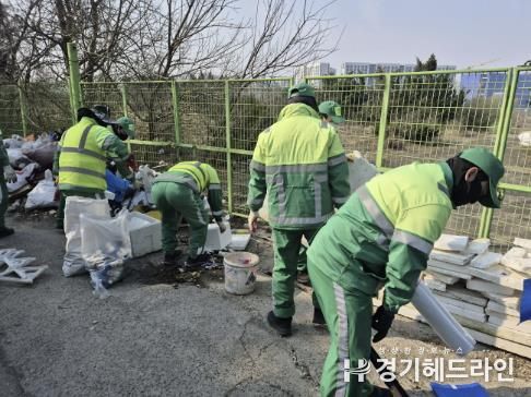 수원특례시 권선구, 서둔동 탑동 야구장 주변 합동 대청소 실시