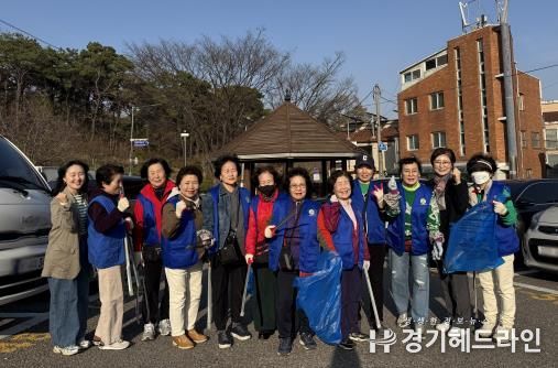 수원특례시 영통구 매탄1동 바르게살기운동위원회, 공영주차장 대청소 실시