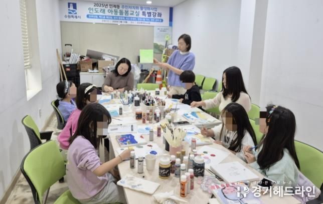 수원특례시 팔달구 인계동 주민자치회, '인도래 아동돌봄 교실' 백드롭 페인팅 수업 진행