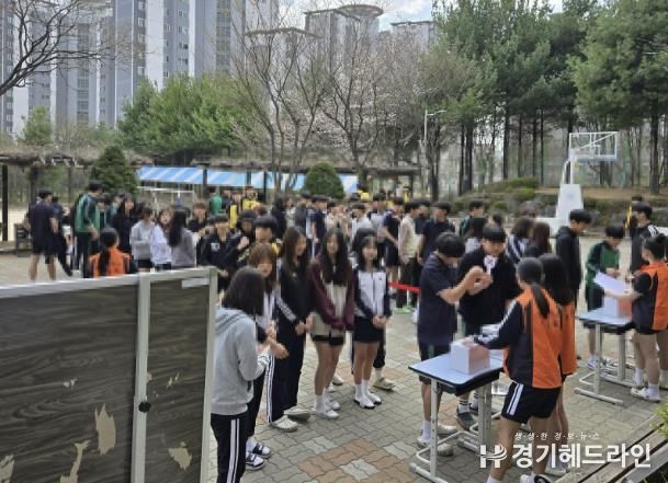 덕현중학교, 학생자치회 주관‘우리학교 교칙 맞히기’퀴즈 행사 개최 사진