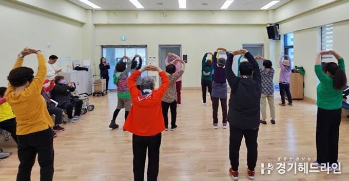 수원특례시 팔달구 고등동 지역사회보장협의체, '건강백세 운동교실' 첫 운영