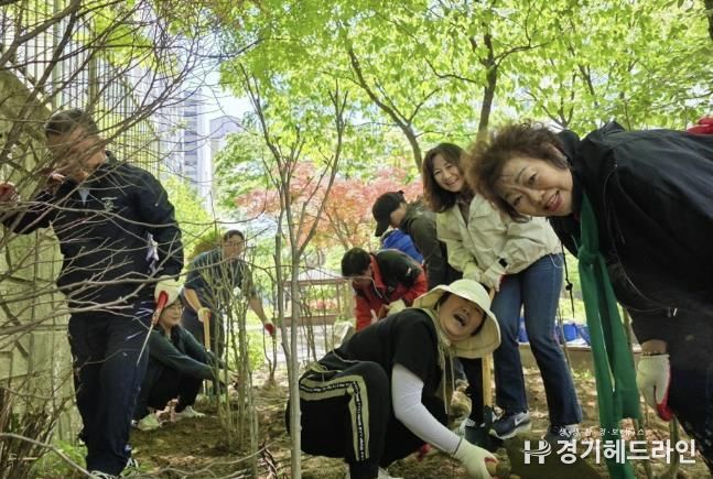 수원특례시 장안구 조원2동, 무궁화 식재로 나라사랑 마음 심다