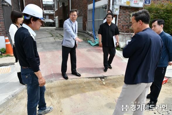 수원특례시 영통구, 산남로 보도 정비사업 중간점검 실시 보행환경 개선에 박차…