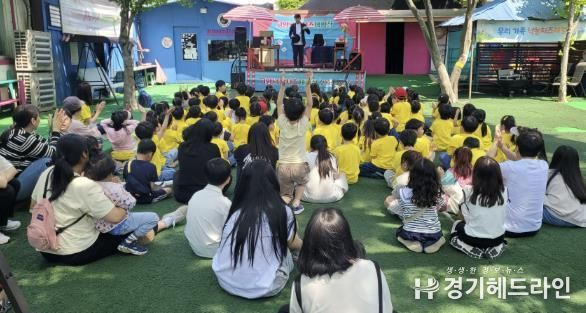 드림스타트 아동들이 고양치즈 낙농체험장에서 가족 나들이 행사 참여하는 모습