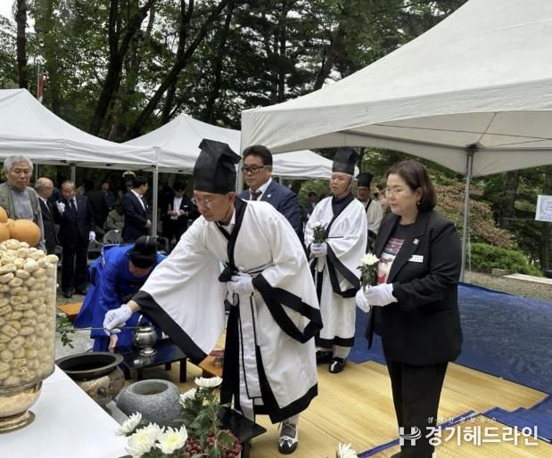제16회 용문산전투참전 전몰장병 추모 위령제 헌화(전진선 양평군수)