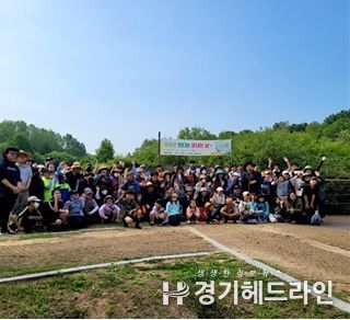 인천대공원 논습지에서 친환경 모내기 체험