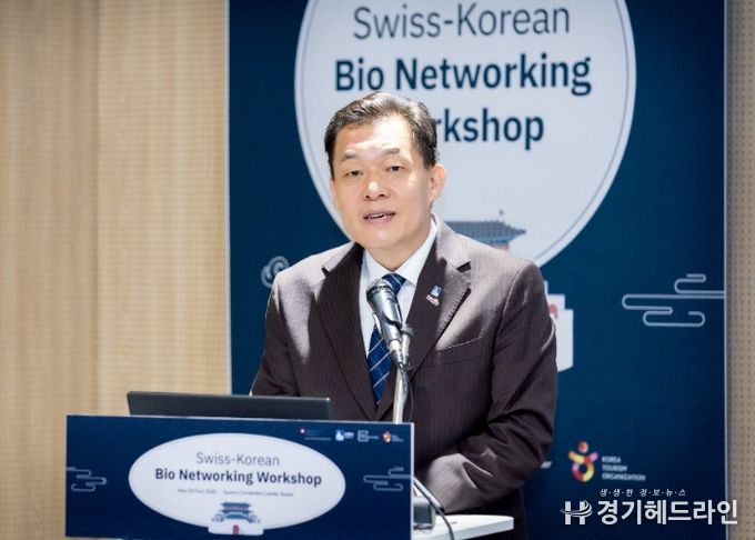 이재준 수원특례시장이 환영사를 하고 있다.
