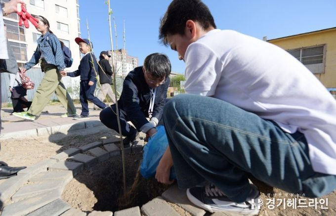 몽골 44번 학교에 나무 심기로 읽걷쓰 애기애타 실천