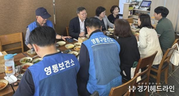 박사승 수원특례시 영통구청장, 영통구 보건소 방역소독반·환경위생과 직원들과 오찬 간담회 가져