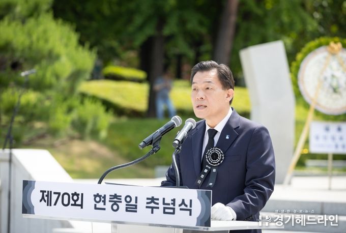 이재준 수원특례시장이 추념사를 하고 있다.