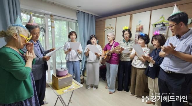 수원특례시 권선구 권선2동 지역사회보장협의체, 찾아가는 저소득 홀몸노인 생신축하 사업 추진