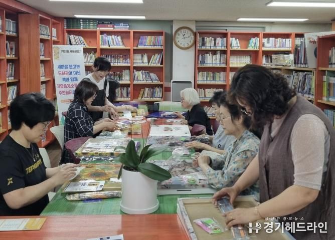 수원특례시 팔달구 우만2동 새마을문고 지역주민과 함께하는 '비즈액자 만들기' 진행