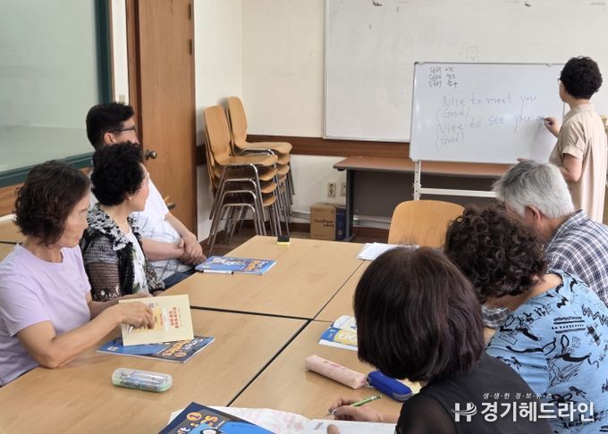 수원특례시 장안구 조원1동 새마을문고회, 실버세대 위한 영어교실 운영
