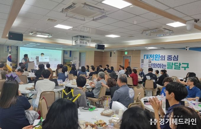 4개 구에서 2025년 우리동네 자치계획 수립 3차 모임을 개최하고 있다.