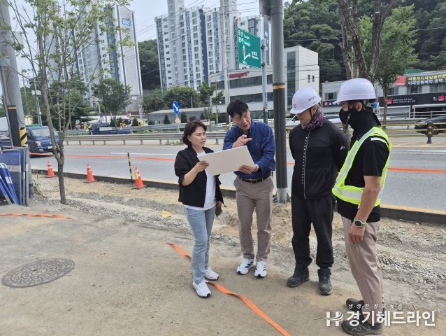 조예란 광주시의회 도시환경위원장, 신현동 도로 현장 점검