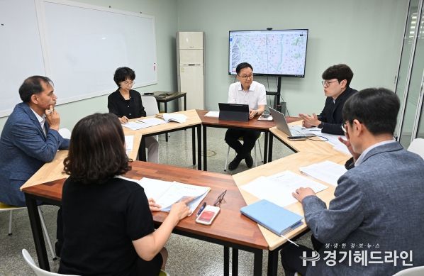 강현석 부시장이 7월 9일 시정 전반에 대한 현안 점검을 위해 주요 업무보고를 진행하고 있다.