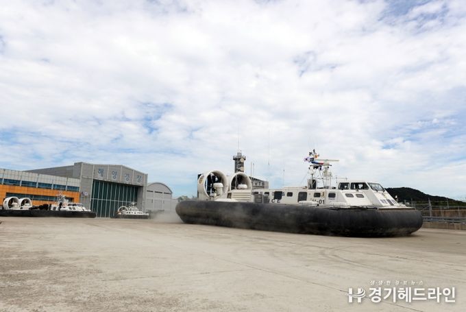 승객 구조를 위해 출동 중인 공기부양정