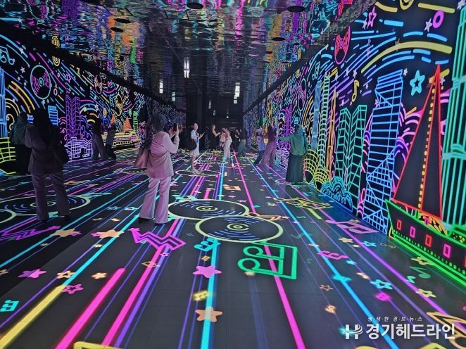 IFEZ 홍보관 미디어 터널