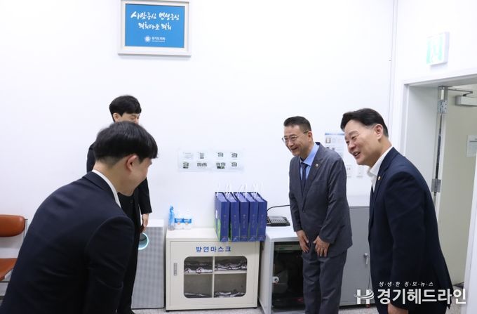 백현종 경기도의회 국민의힘 대표의원, 추석 앞두고 최종현 더불어민주당 대표와 도의회 현업부서 직원 격려 나서