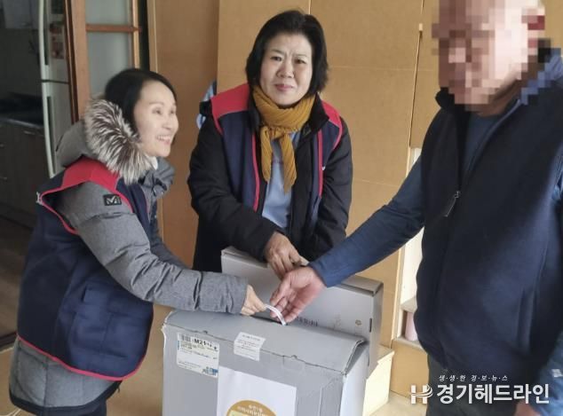 수원시 팔달구 우만1동 지역사회보장협의체, 관내 취약계층에‘겨울나기 전기장판’지원해