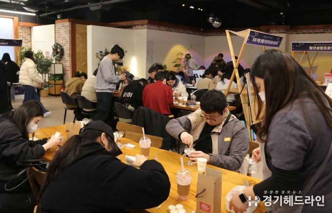 그해 청년은...2025 사진