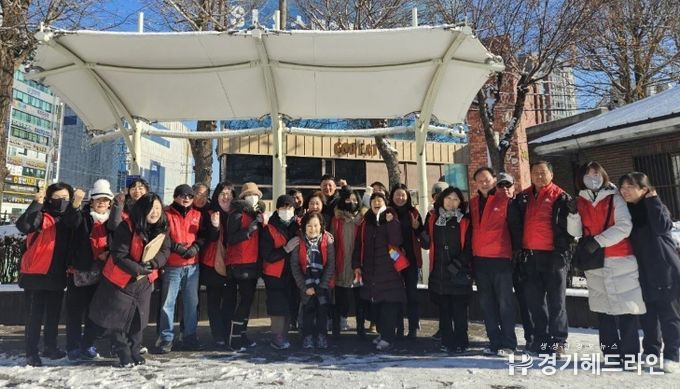 구리시 수택1동 통장협의회, 겨울철에도 멈추지 않는 ‘자체 클린구리의 날’ 제설 작업과 환경정화 활동 실시