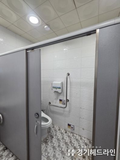 안심 스마트 장치가 설치된 행정복지센터 화장실