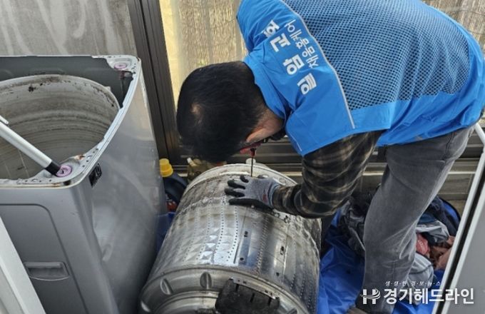 고양시 탄현2동, 일암교회에서 취약계층 10가구에 에어컨·세탁기 청소 지원