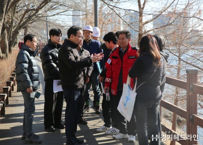 수원시 장안구, 광교마루길‘데크경관조명 개선공사’현장 점검