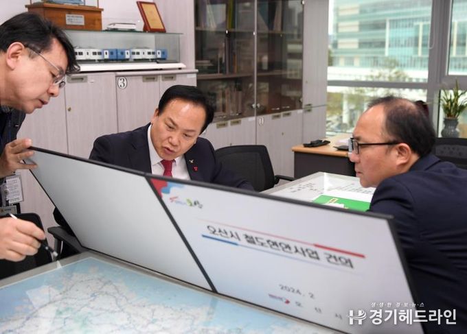 2024.2. 국토부 철도국장과 면담하는 모습