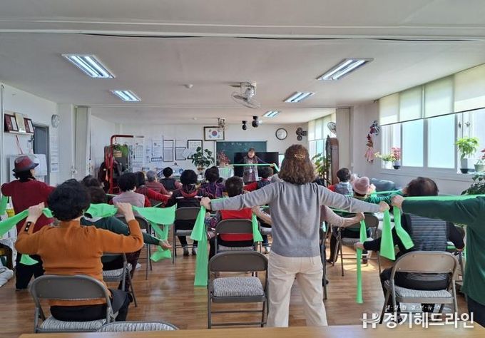 오산시 신장1동, 경로당 어르신 대상 ‘건강리더와 활력 한스푼’ 프로그램 운영
