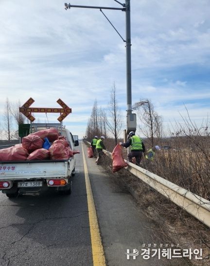 평택시, 국도변 무단 투기 쓰레기 ‘말끔’