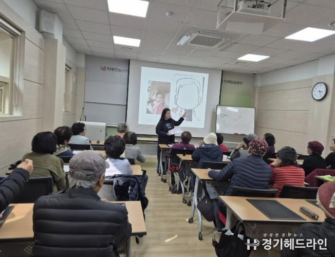 동두천시치매안심센터, 캐리커처 수업으로 뒤뇌 건강 지킨다