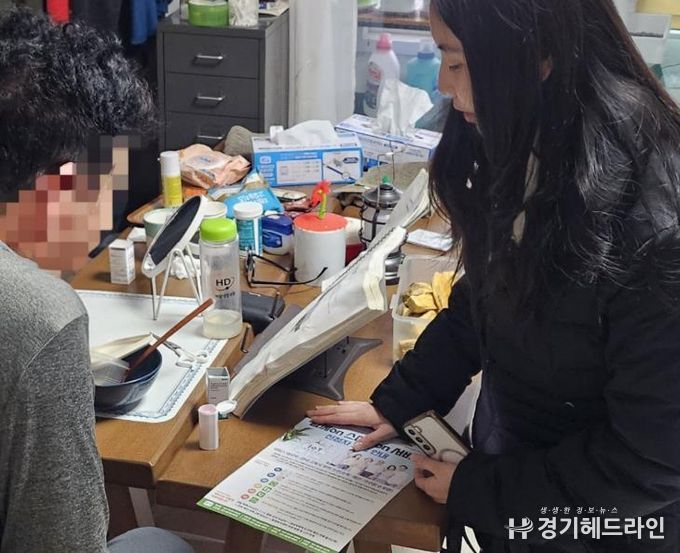 오산시 초평동, 고독사 위험군 대상 방문 상담…스마트 돌봄서비스 연계