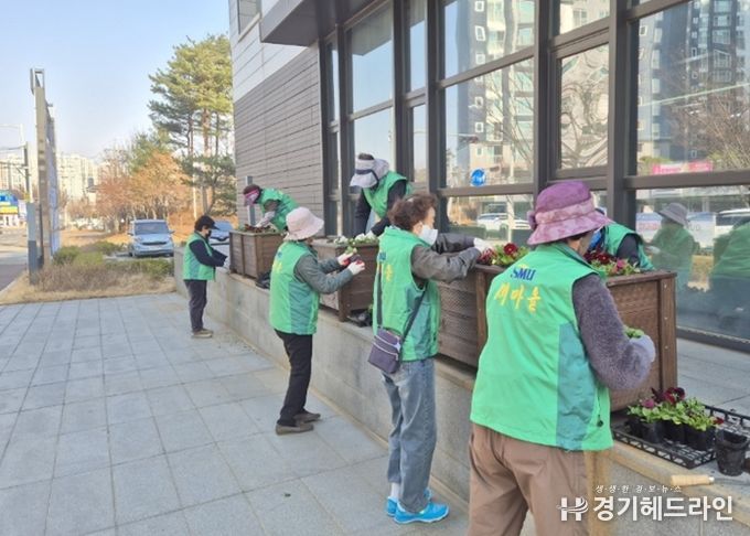 봄기운이 성큼, 비전1동 새봄맞이 봄꽃 심기