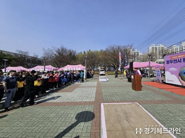 동두천시 새봄맞이 ‘깨끗한 도시 만들기’ 환경정화활동 실시
