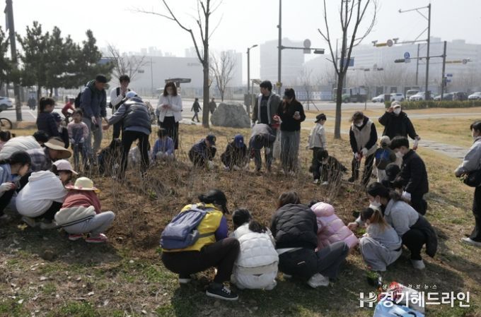 시흥시 배곧2동, 봄맞이 소망나무 심기 행사 진행