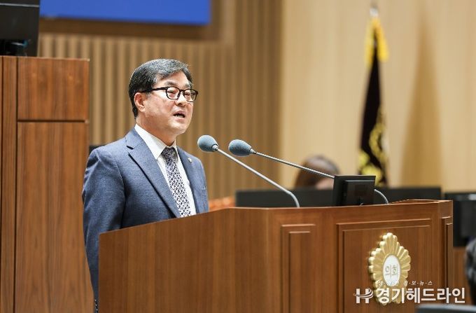 이재형 수원특례시의회 의원이 8일 제400회 임시회 제2차 본회의에서 5분 자유발언을 하고 있다.